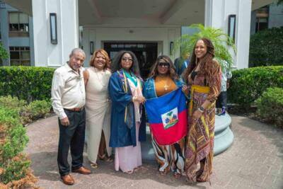 عائلة مع طالب دراسات عليا